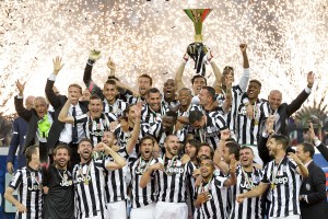 Foto LaPresse - Daniele Badolato 23/05/2015 Torino ( Italia) Sport Calcio Juventus - Napoli Campionato di Calcio Serie A TIM 2014 2015 - Stadio "Juventus Stadium" Nella foto: la premiazione Photo LaPresse - Daniele Badolato 23 May 2015 Turin ( Italy) Sport Soccer Juventus - Napoli Italian Football Championship League A TIM 2014 2015 - "Juventus Stadium" Stadium  In the pic: victory ceremony