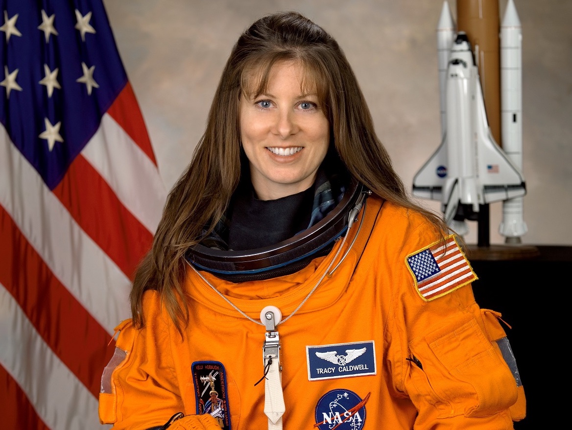 Про женщину в наса. Трейси Колдуэлл астронавт. Линдли Джонсон НАСА. Женщины в НАСА.
